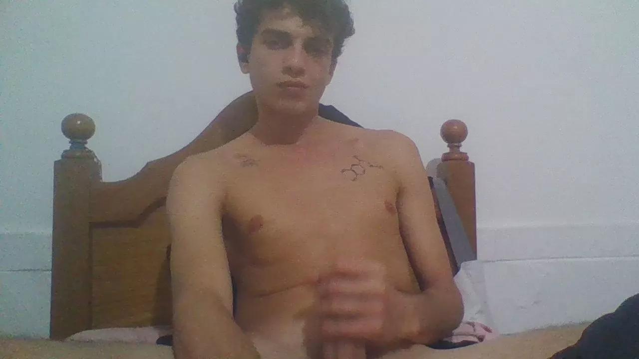 Elneneuru from Cam4