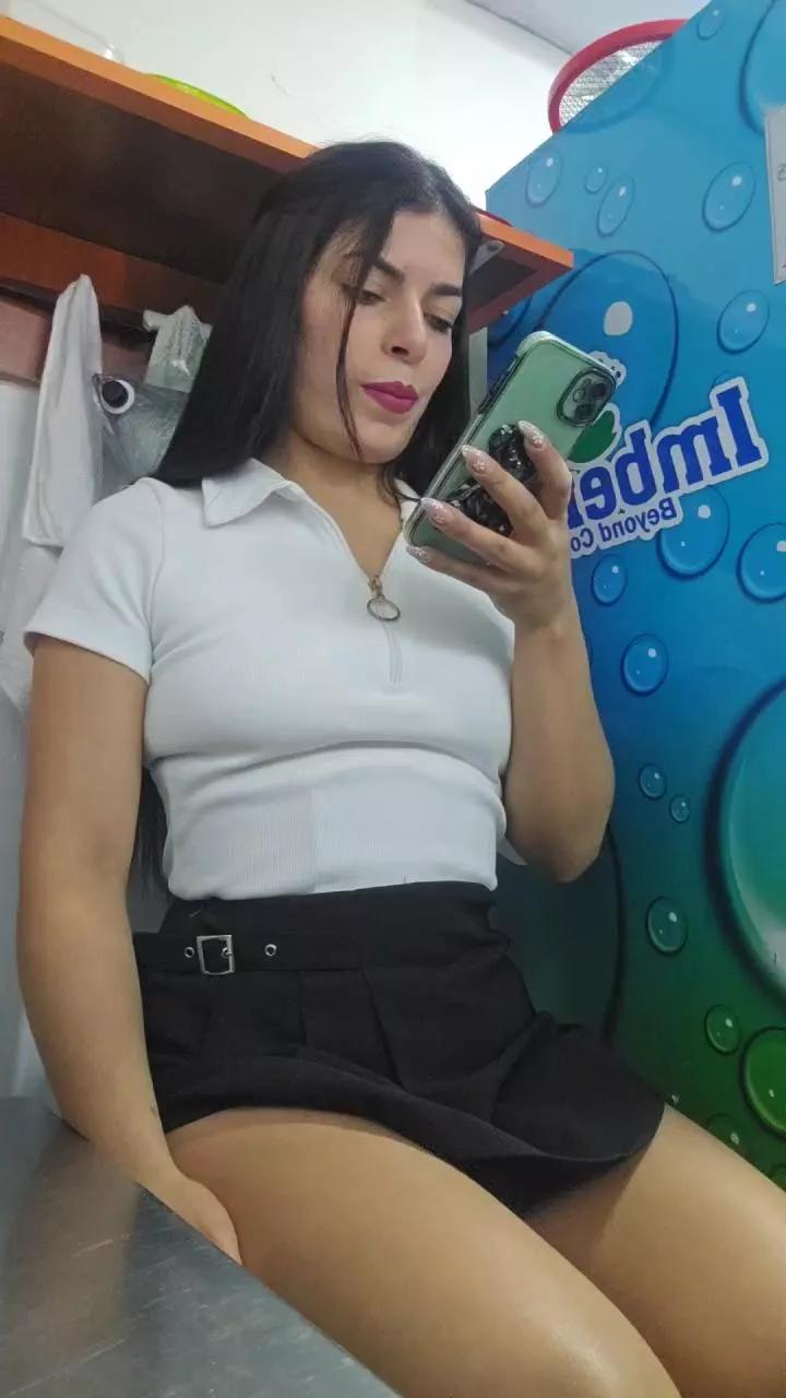 Estefanii_R from Cam4