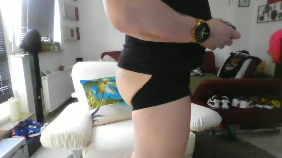 Hellboy888 from Cam4