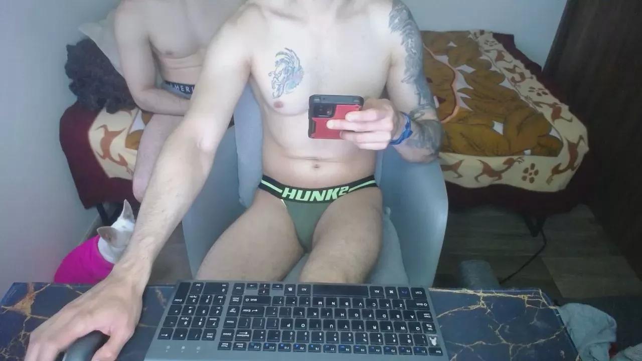 Lealboy from Cam4
