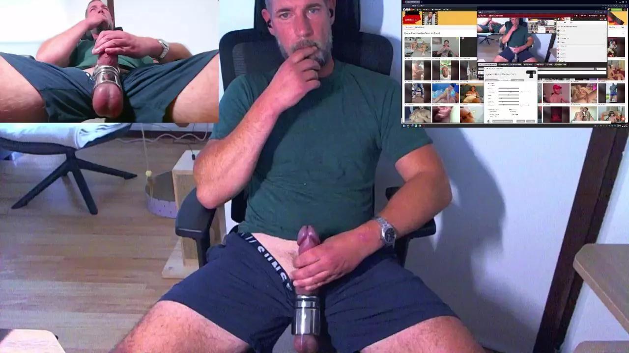 Reeper84 from Cam4