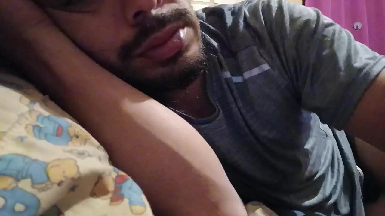 Rodrigo1986x from Cam4