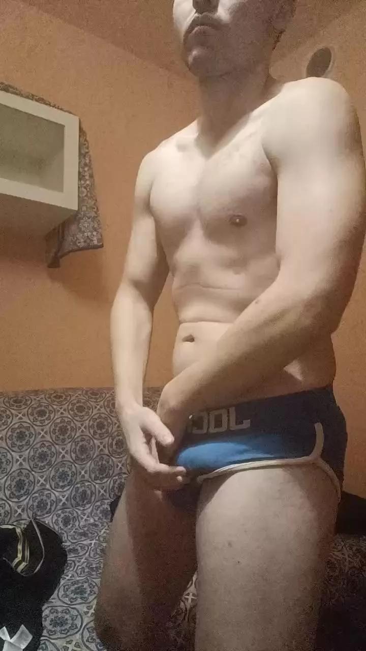 rodrigo1995 from Cam4