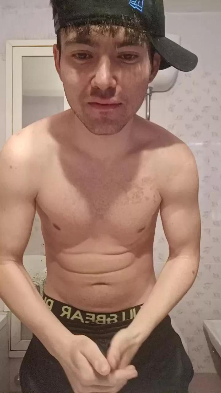 rodrigo1995 from Cam4