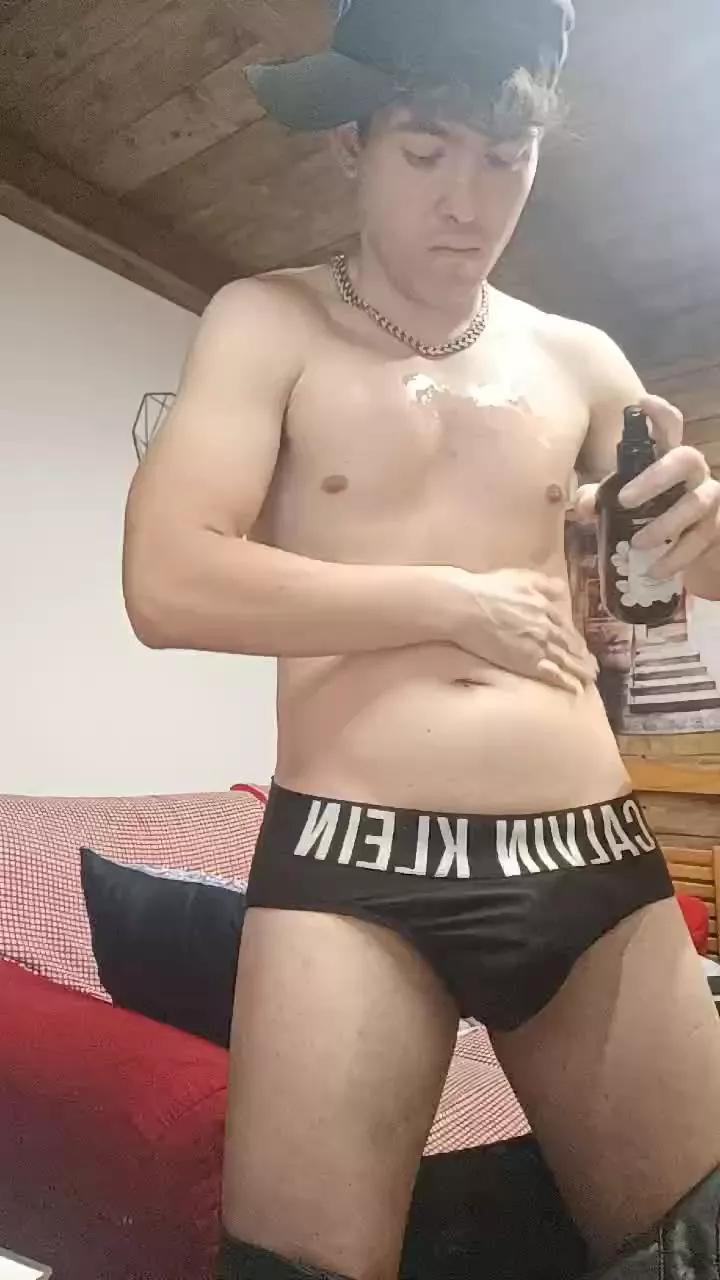 rodrigo1995 from Cam4