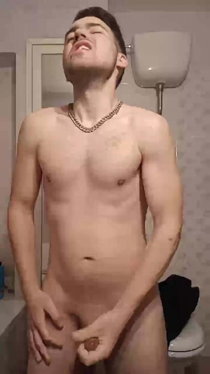 rodrigo1995 from Cam4