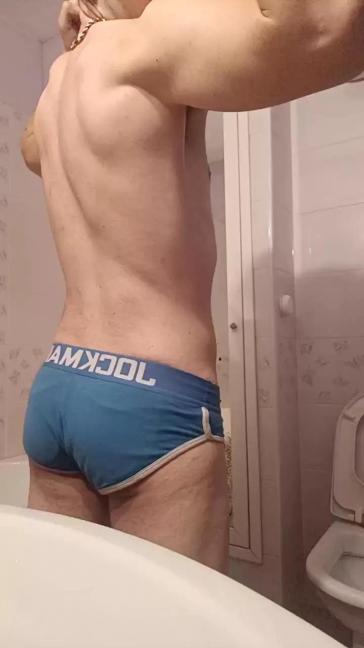 rodrigo1995 from Cam4