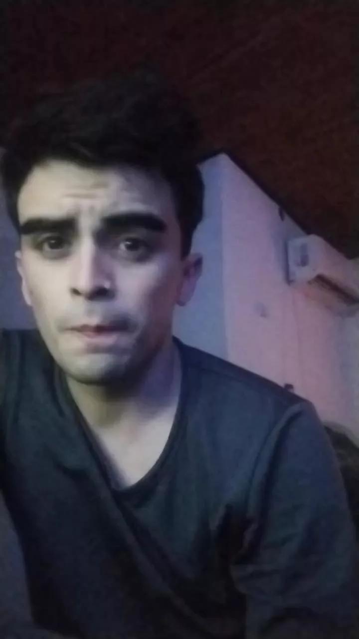 rodrigo3718 from Cam4