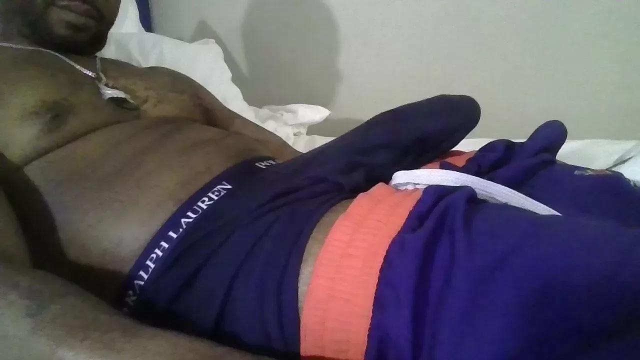 RonniePipeHer from Cam4