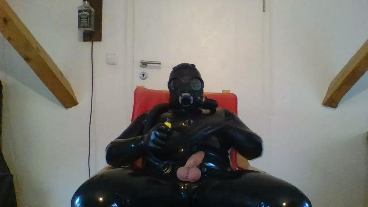 rubberdrone_xxx from Cam4