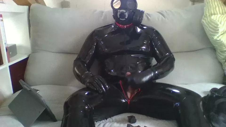 rubberdrone_xxx from Cam4