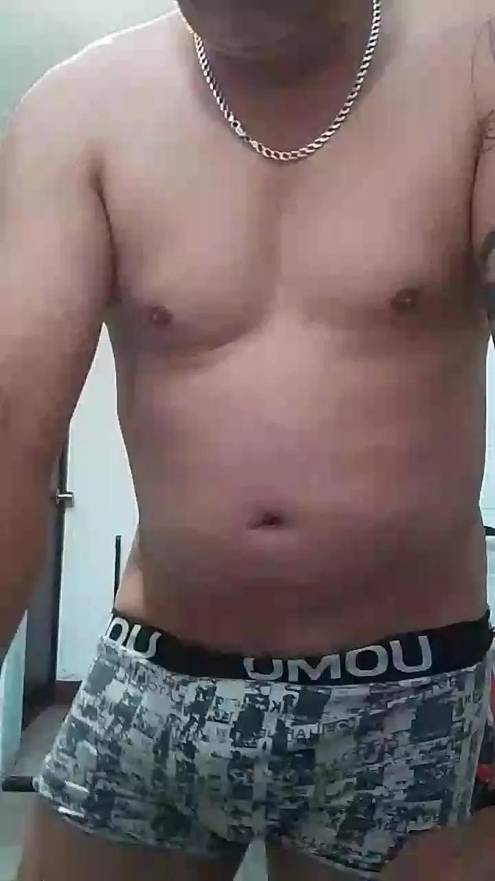 Yell47 from Cam4