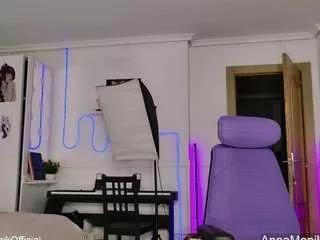 anna-monik from CamSoda