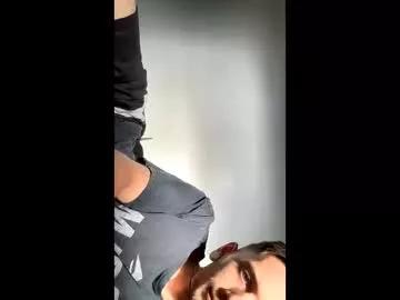 2323gary from Chaturbate
