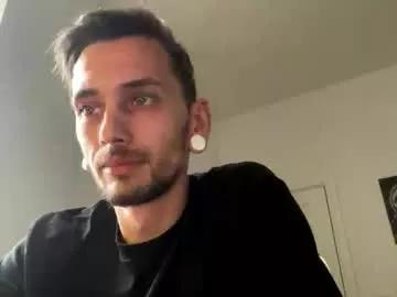 2323gary from Chaturbate