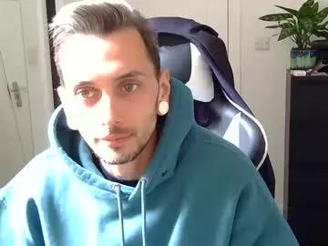 2323gary from Chaturbate