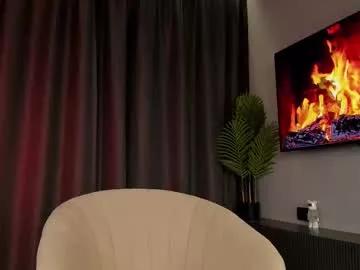 amazing_bitch from Chaturbate