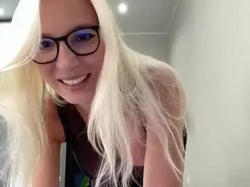 amazingkelly from Chaturbate