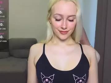 Caseylabow from Chaturbate