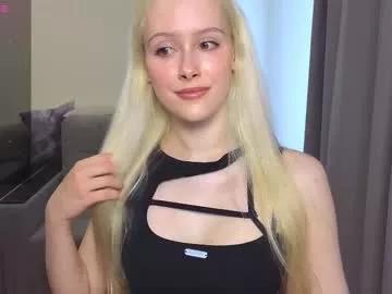 Caseylabow from Chaturbate