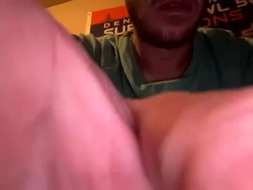 collegedudejames from Chaturbate