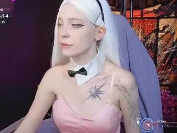 crackling_tati from Chaturbate