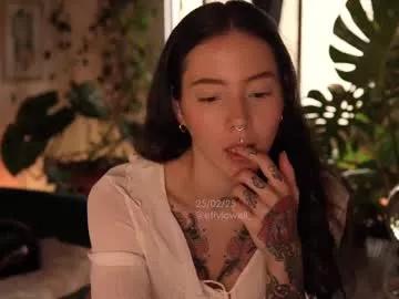 effylowell_ from Chaturbate