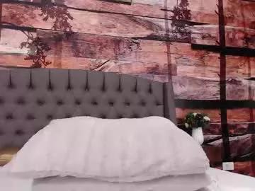 elle_luv from Chaturbate