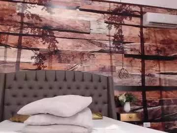 elle_luv from Chaturbate