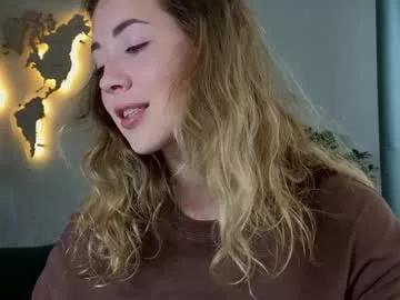 emmi_rosee from Chaturbate
