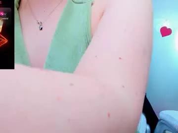 evelyne_rose from Chaturbate