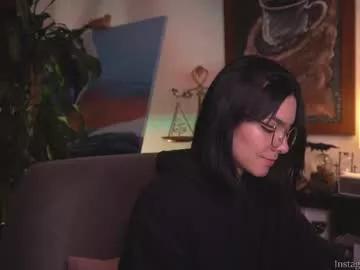 hollylinder_ from Chaturbate