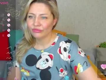 jully_rox from Chaturbate