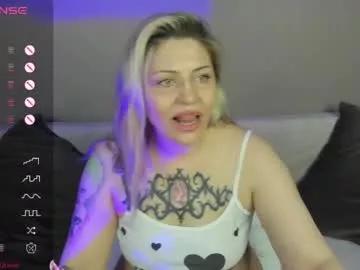 jully_rox from Chaturbate