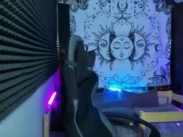 kiki_krash from Chaturbate