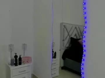 leslyy_love from Chaturbate
