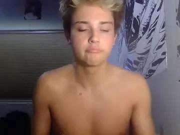 mammothboii2 from Chaturbate