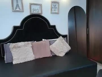 Maxxicruz from Chaturbate