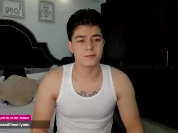 Maxxicruz from Chaturbate
