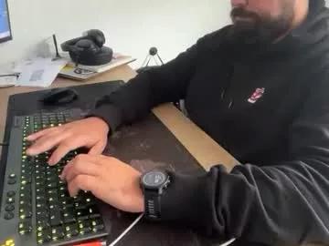 pussylickersucks77 from Chaturbate