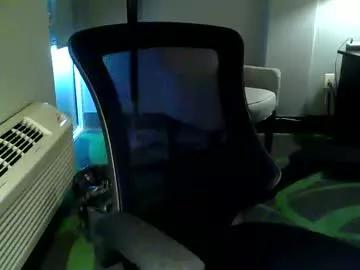 reddawg14 from Chaturbate