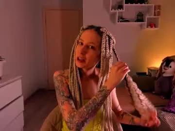 Skyewavy from Chaturbate