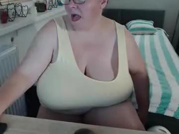 Sweetboobs85h from Chaturbate