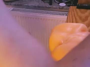 toohugeandstonedxoxo from Chaturbate