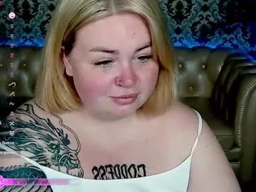 zarareign_ from Chaturbate