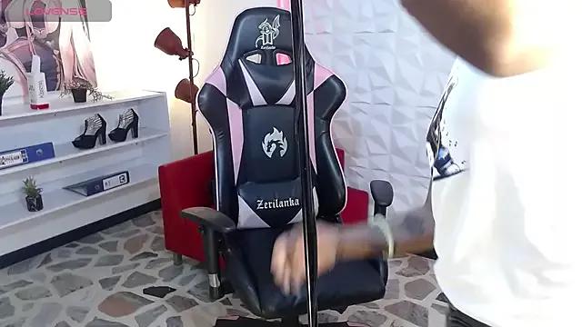 anahi_macys from StripChat