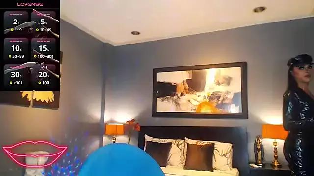 BitchyTYRA from StripChat is Freechat