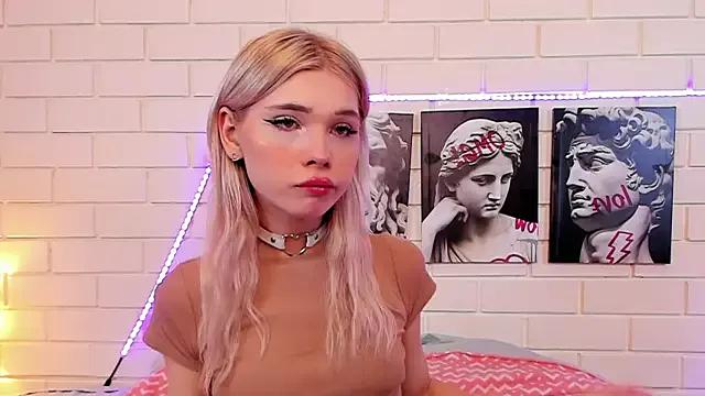 Blondy_Fina from StripChat