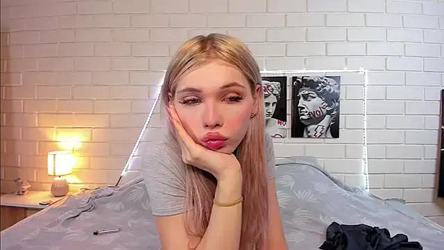 Blondy_Fina from StripChat