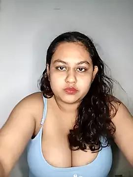 bumblebeegirl from StripChat